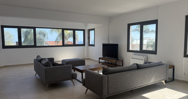 RENT: FURNISHED HOUSE WHICH INCLUDES ALL UTILITY BILLS, POOL AND GARDEN MAINTENANCE.