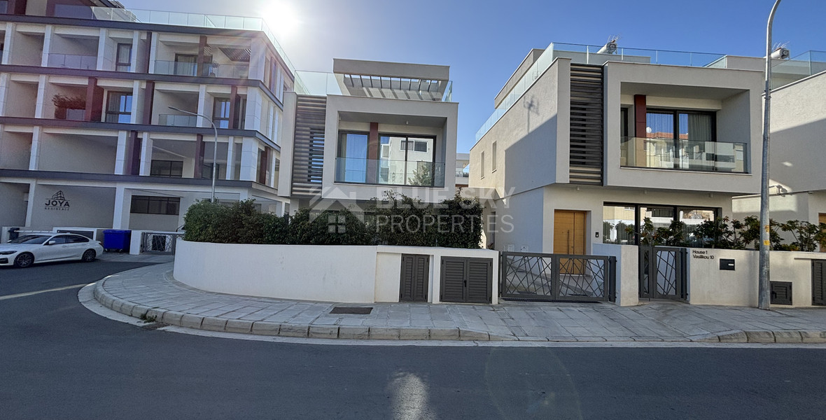 Fully Furnished Semi-Detached House in Mesa Geitonia For Rent