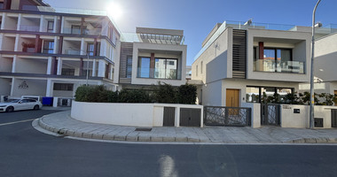 Fully Furnished Semi-Detached House in Mesa Geitonia For Rent