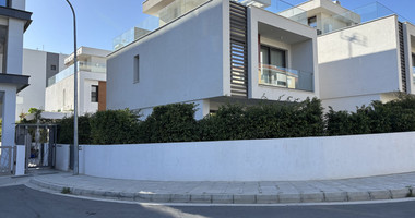 Fully Furnished Semi-Detached House in Mesa Geitonia For Rent