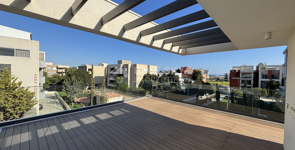 Fully Furnished Semi-Detached House in Mesa Geitonia For Rent