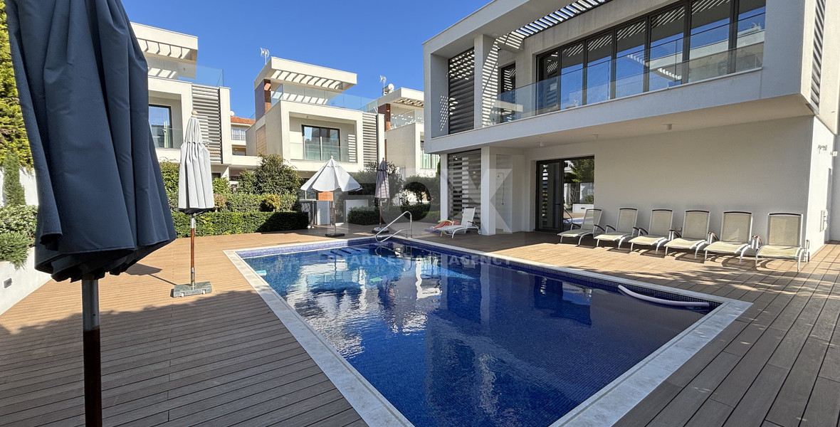 Fully Furnished Semi-Detached House in Mesa Geitonia For Rent