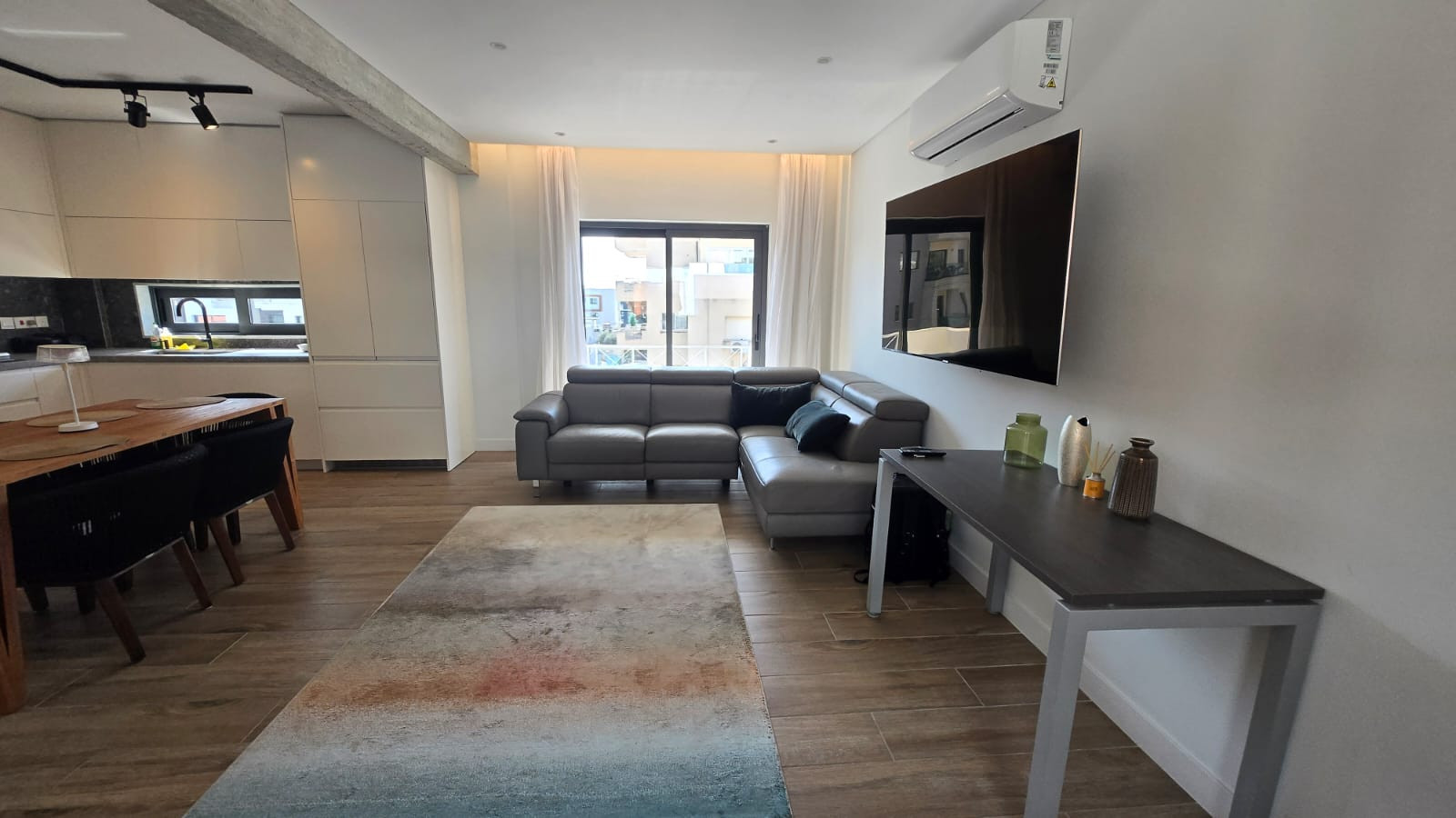 Mieszkanie 2 pokoi 82 m² w Jermasoja, Cypr