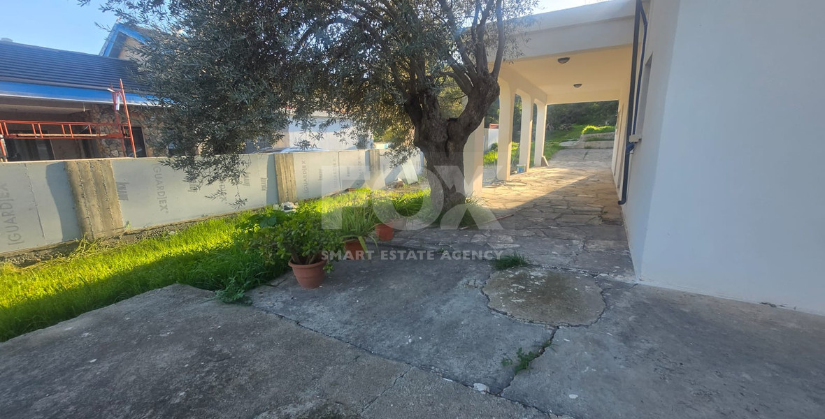 Two bedroom ground floor house for rent in Souni, with garden