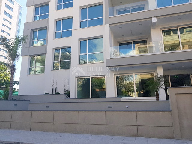 Luxury 6th Floor Penthouse for Sale in Neapolis – 80m from the Sea