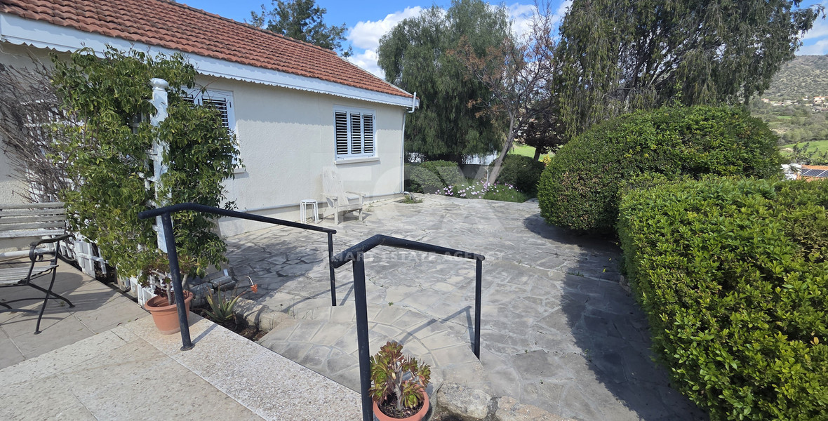 For Rent Detached residence With Big Garden And Panoramic View in Finikaria Limassol