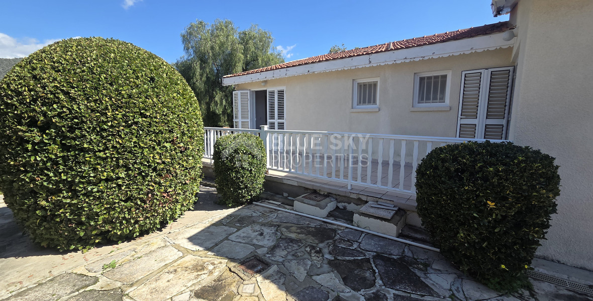 For Rent Detached residence With Big Garden And Panoramic View in Finikaria Limassol