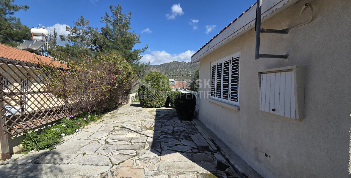 For Rent Detached residence With Big Garden And Panoramic View in Finikaria Limassol