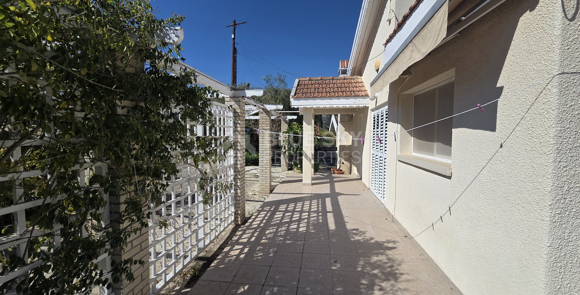 For Rent Detached residence With Big Garden And Panoramic View in Finikaria Limassol