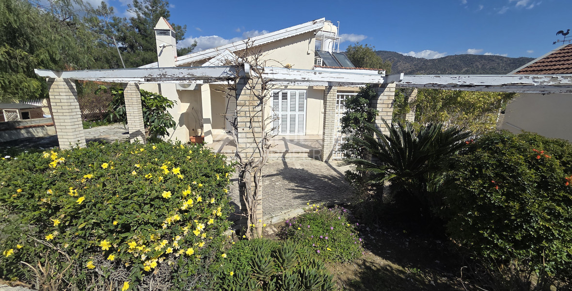 For Rent Detached residence With Big Garden And Panoramic View in Finikaria Limassol