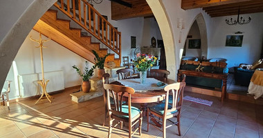 Modern Three Bedroom House in Peaceful Drousia Village for rent