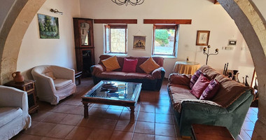 Modern Three Bedroom House in Peaceful Drousia Village for rent