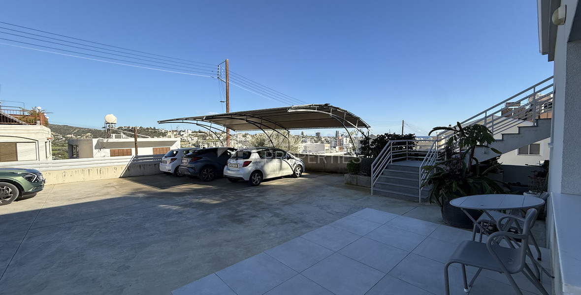 RENT:LARGE BRIGHT ONE BEDROOM GROUND FLOOR APARTMENT IN GERMASOGIA ON ON LARGE PLOT.