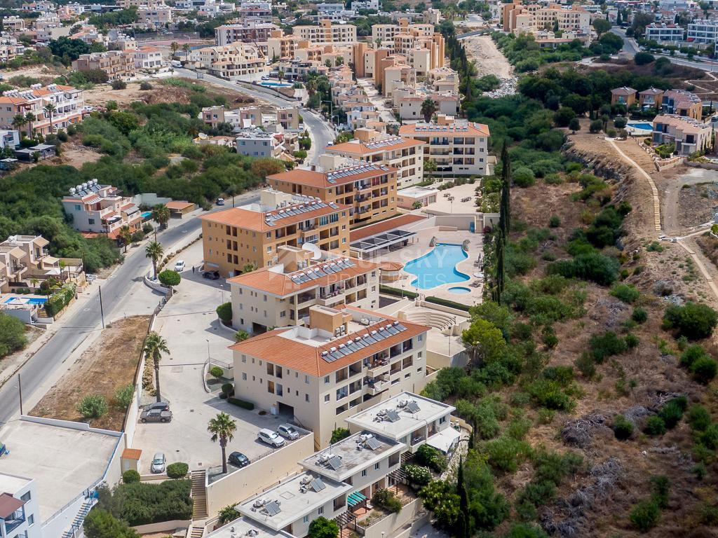Bright and spacious two-bedroom apartment in a prime Paphos residential and holiday area of Chloraka