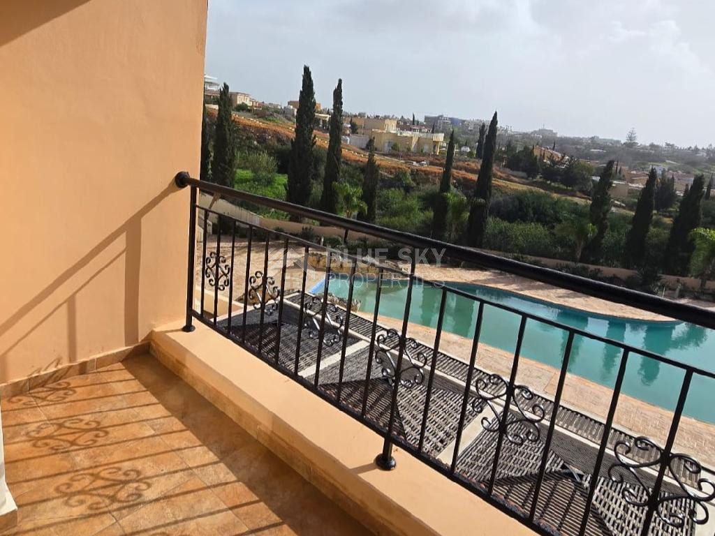 Bright and spacious two-bedroom apartment in a prime Paphos residential and holiday area of Chloraka