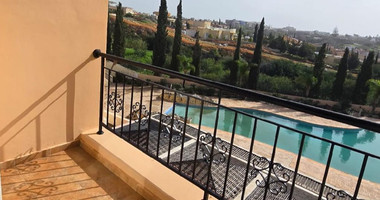 Bright and spacious two-bedroom apartment in a prime Paphos residential and holiday area of Chloraka