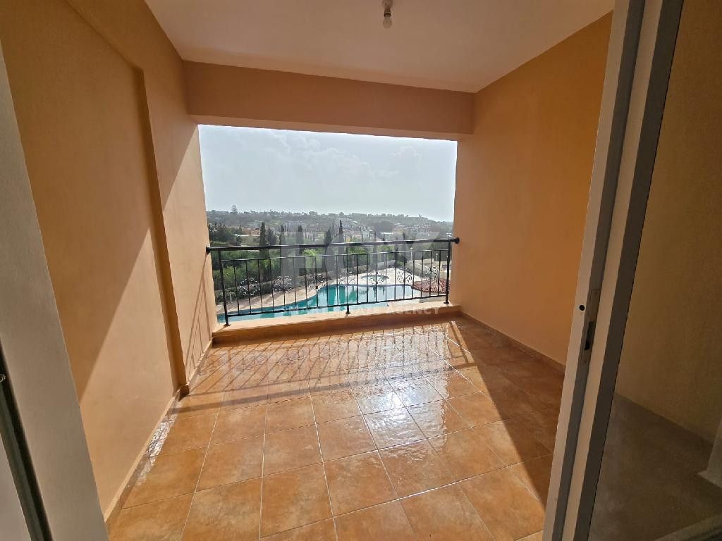 Bright and spacious two-bedroom apartment in a prime Paphos residential and holiday area of Chloraka