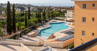 Bright and spacious two-bedroom apartment in a prime Paphos residential and holiday area of Chloraka