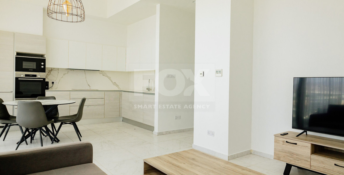 Modern Two-Bedroom Apartment with Communal Pool & Gym in Mesa Geitonia –