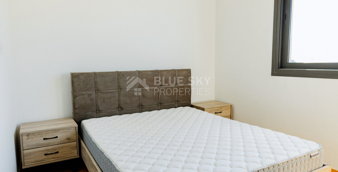 Modern Two-Bedroom Apartment with Communal Pool & Gym in Mesa Geitonia –