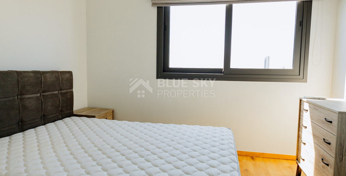 Modern Two-Bedroom Apartment with Communal Pool & Gym in Mesa Geitonia –