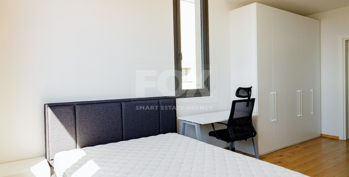 Modern Two-Bedroom Apartment with Communal Pool & Gym in Mesa Geitonia –