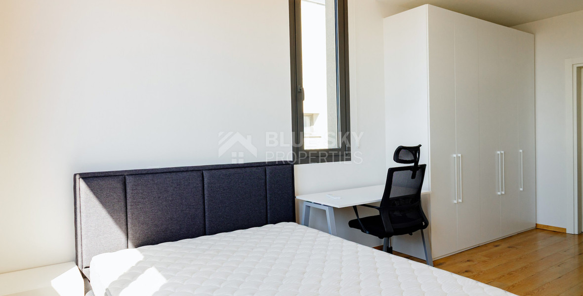 Modern Two-Bedroom Apartment with Communal Pool & Gym in Mesa Geitonia –