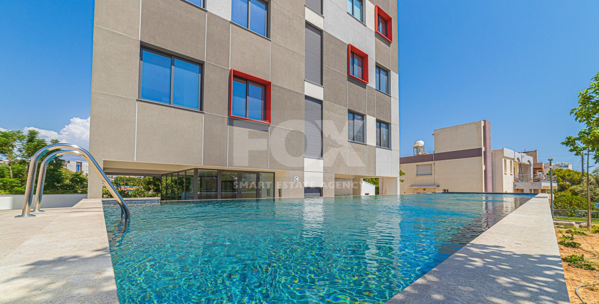 Modern Two-Bedroom Apartment with Communal Pool & Gym in Mesa Geitonia –