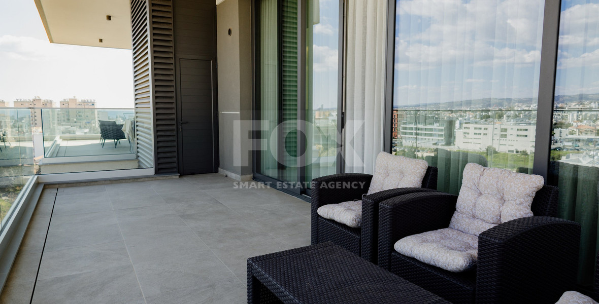 Modern Two-Bedroom Apartment with Communal Pool & Gym in Mesa Geitonia –