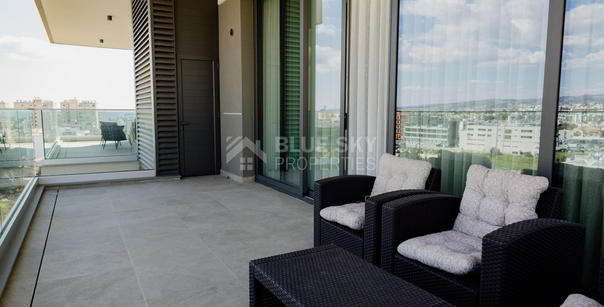 Modern Two-Bedroom Apartment with Communal Pool & Gym in Mesa Geitonia –