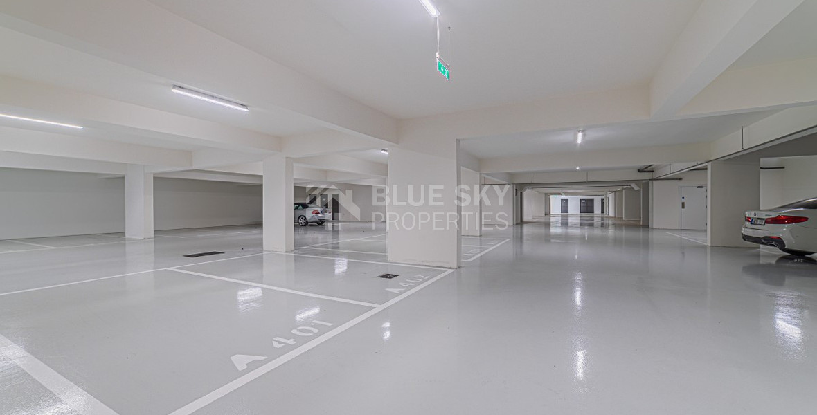 Modern Two-Bedroom Apartment with Communal Pool & Gym in Mesa Geitonia –