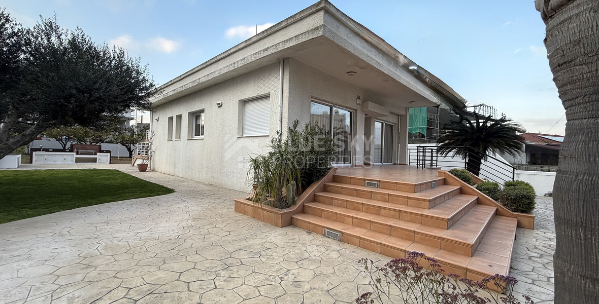 FOR RENT THREE BEDROOM DETACHED HOUSE ON A BIG PLOT IN KAPSALOS