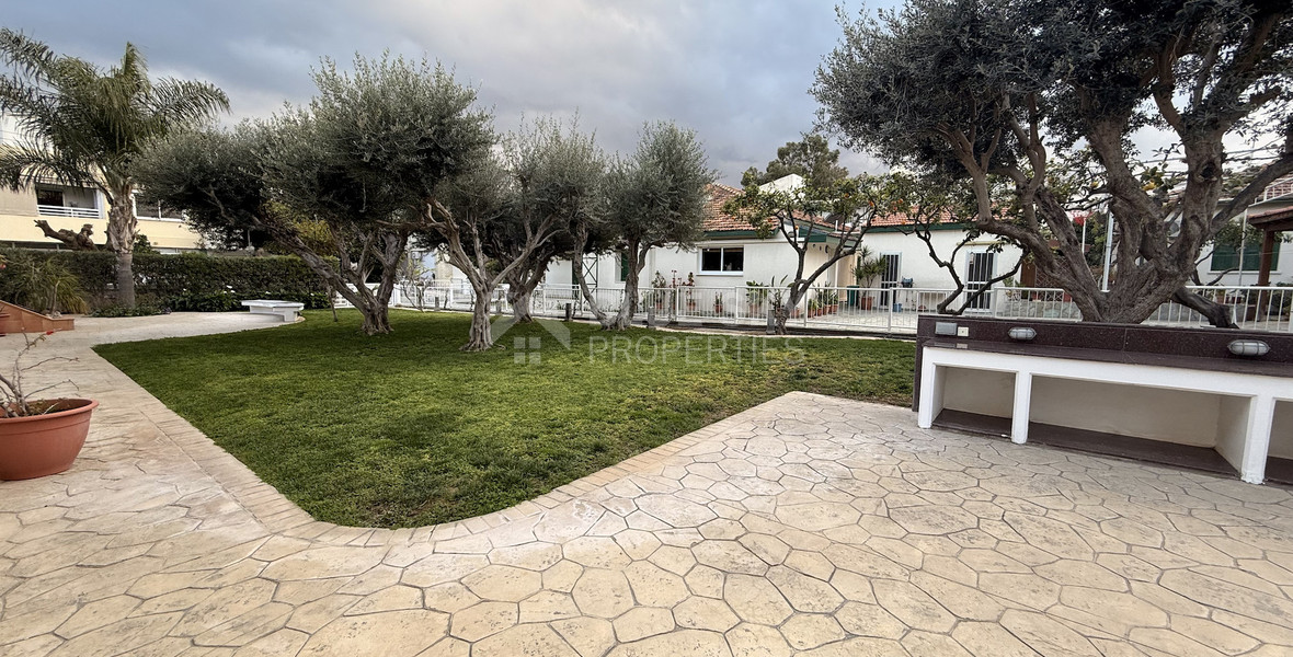 FOR RENT THREE BEDROOM DETACHED HOUSE ON A BIG PLOT IN KAPSALOS