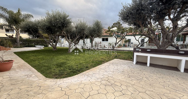 FOR RENT THREE BEDROOM DETACHED HOUSE ON A BIG PLOT IN KAPSALOS