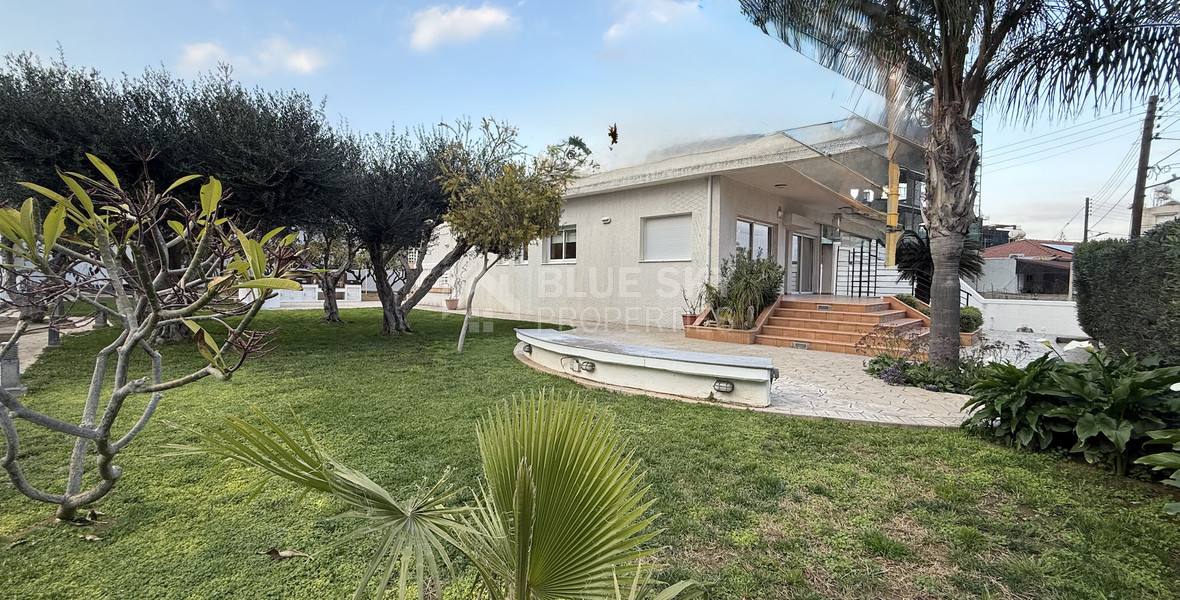 FOR RENT THREE BEDROOM DETACHED HOUSE ON A BIG PLOT IN KAPSALOS