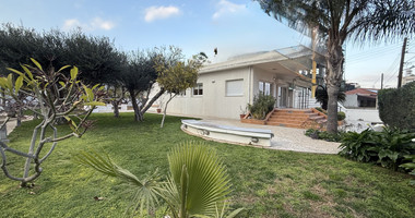 FOR RENT THREE BEDROOM DETACHED HOUSE ON A BIG PLOT IN KAPSALOS
