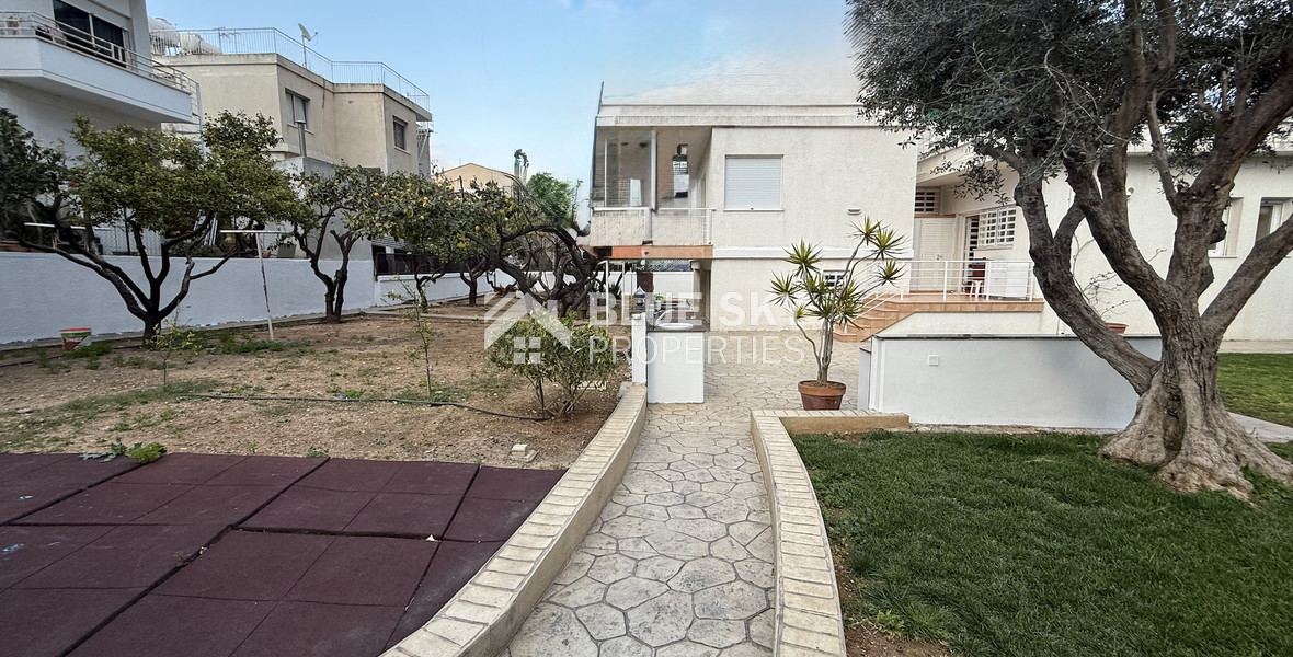 FOR RENT THREE BEDROOM DETACHED HOUSE ON A BIG PLOT IN KAPSALOS