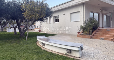 FOR RENT THREE BEDROOM DETACHED HOUSE ON A BIG PLOT IN KAPSALOS