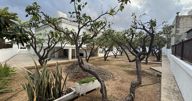 FOR RENT THREE BEDROOM DETACHED HOUSE ON A BIG PLOT IN KAPSALOS