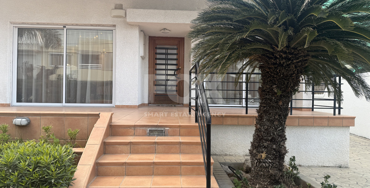 FOR RENT THREE BEDROOM DETACHED HOUSE ON A BIG PLOT IN KAPSALOS