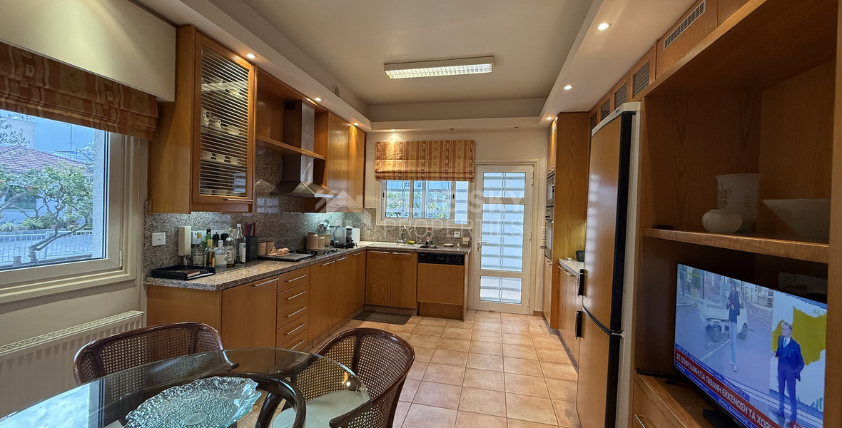 FOR RENT THREE BEDROOM DETACHED HOUSE ON A BIG PLOT IN KAPSALOS