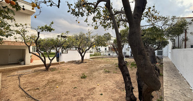 FOR RENT THREE BEDROOM DETACHED HOUSE ON A BIG PLOT IN KAPSALOS