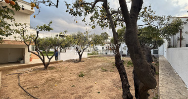 FOR RENT THREE BEDROOM DETACHED HOUSE ON A BIG PLOT IN KAPSALOS