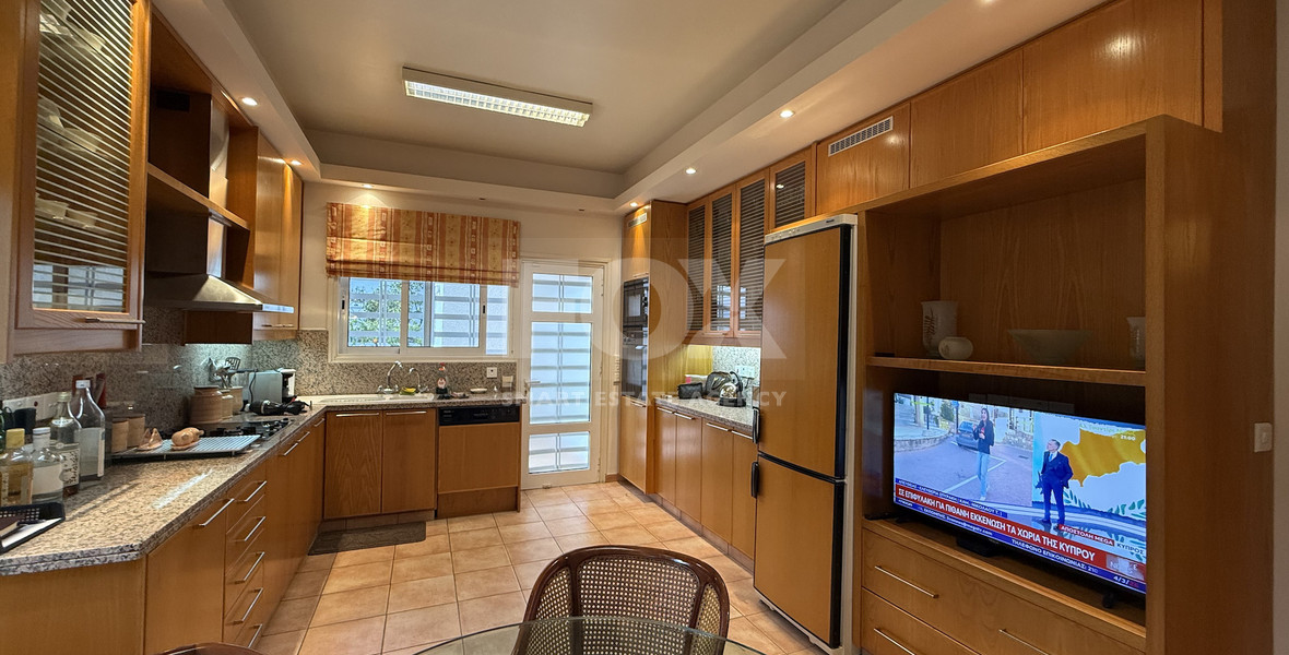 FOR RENT THREE BEDROOM DETACHED HOUSE ON A BIG PLOT IN KAPSALOS