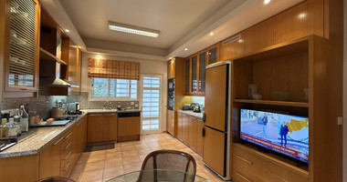 FOR RENT THREE BEDROOM DETACHED HOUSE ON A BIG PLOT IN KAPSALOS