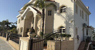 SALE: ELEGANT VILLA IN THE KALOGYRI AREA OF LIMASSOL WITH LARGE GARDENS AND ENTERTAINING AREAS.