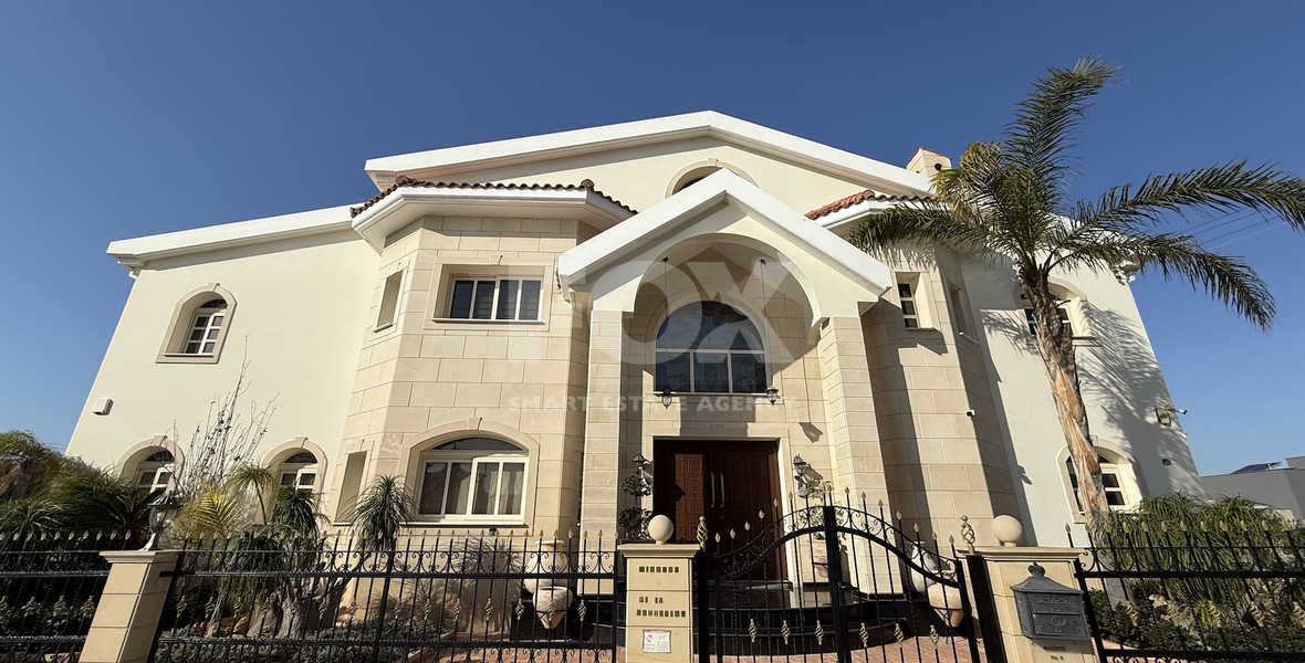 SALE: ELEGANT VILLA IN THE KALOGYRI AREA OF LIMASSOL WITH LARGE GARDENS AND ENTERTAINING AREAS.