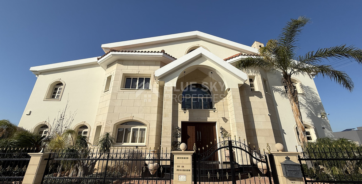SALE: ELEGANT VILLA IN THE KALOGYRI AREA OF LIMASSOL WITH LARGE GARDENS AND ENTERTAINING AREAS.