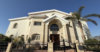 SALE: ELEGANT VILLA IN THE KALOGYRI AREA OF LIMASSOL WITH LARGE GARDENS AND ENTERTAINING AREAS.
