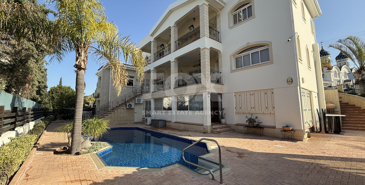 SALE: ELEGANT VILLA IN THE KALOGYRI AREA OF LIMASSOL WITH LARGE GARDENS AND ENTERTAINING AREAS.